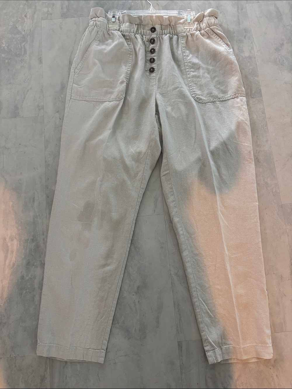 Ellen Tracy linen blend pants
Elastic waist/button decor straight leg  size M